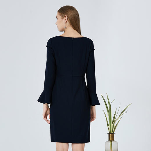 EITIE爱特爱女装秋新品优雅一字肩时尚喇叭袖收腰显瘦连衣裙5807569 商品图10