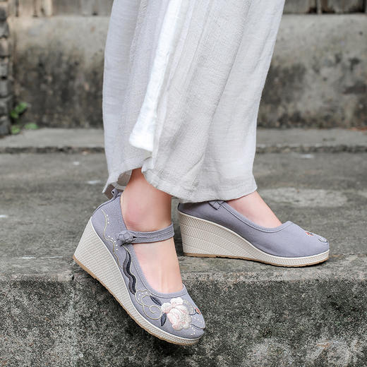 新款女鞋坡跟原创绣花鞋民族风茶艺服搭配老北京布鞋gflx760