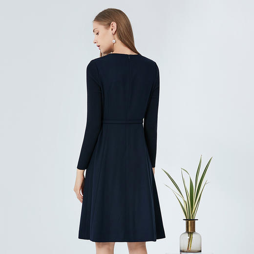 暂时下架-EITIE爱特爱女装秋新品时尚纽扣装饰圆领腰带收腰显瘦连衣裙5807568 商品图11