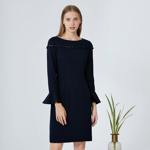 EITIE爱特爱女装秋新品优雅一字肩时尚喇叭袖收腰显瘦连衣裙5807569 商品图11