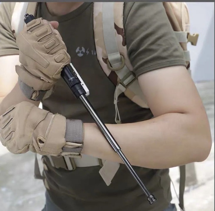 多功能合金钢伸缩棍自动弹簧甩棍有备无患出行防身无忧虑