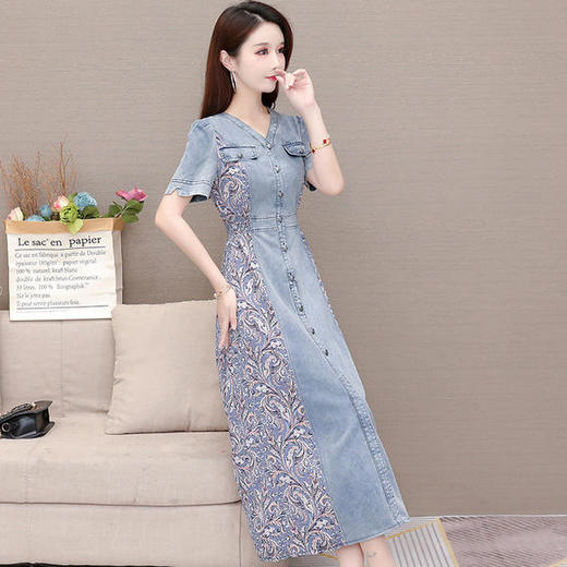 YWE-HSY-I2A913夏新款气质高贵印花牛仔连衣裙 商品图3