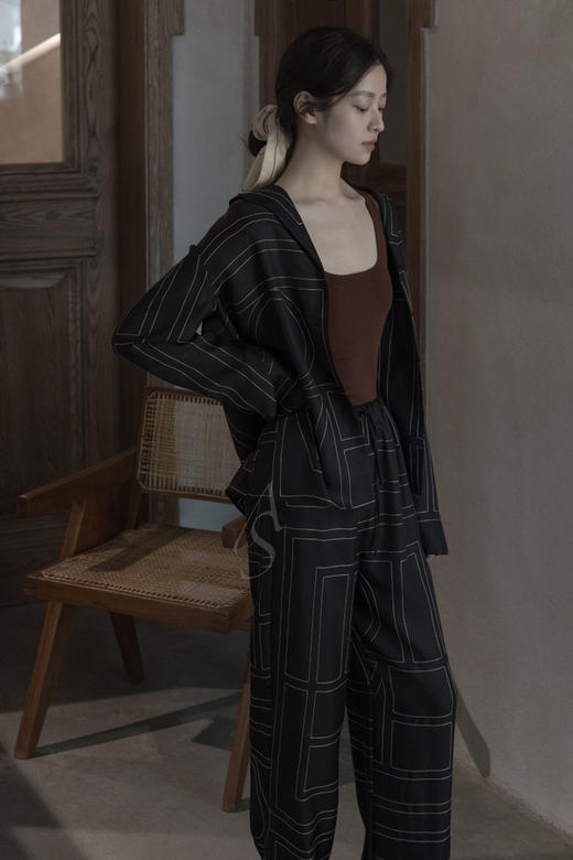 TOTEME URDA 白色/黑色/深棕色U型领背心 商品图2