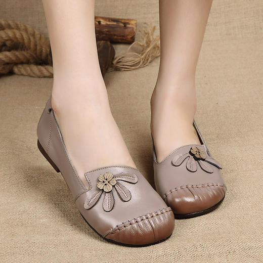 OL-8708新款民族风真皮女式休闲软底平底妈妈鞋 商品图0