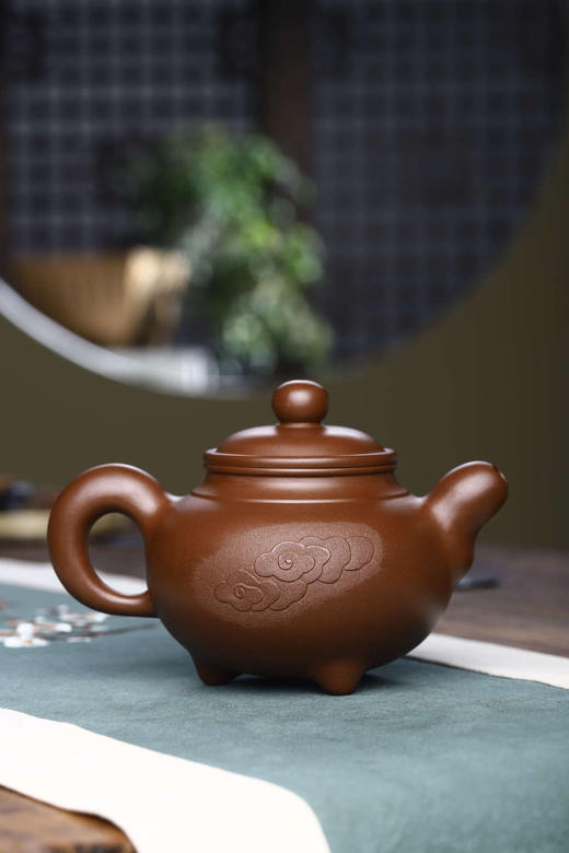 【道洪掇只】泥料:文革老泥 容量:490cc 作者:周龙华(国助)