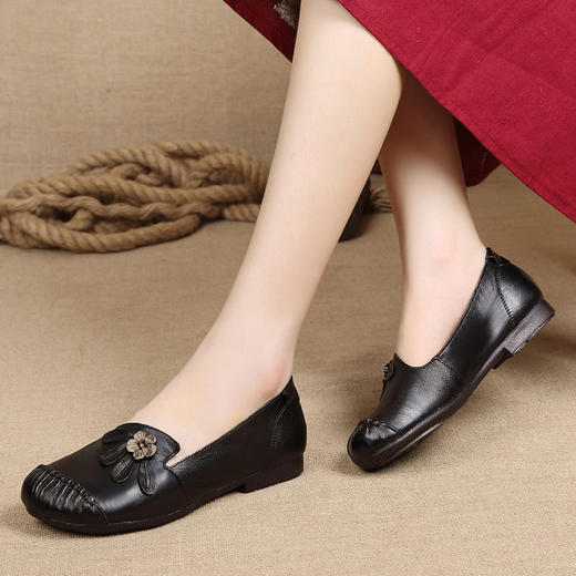 OL-8708新款民族风真皮女式休闲软底平底妈妈鞋 商品图1