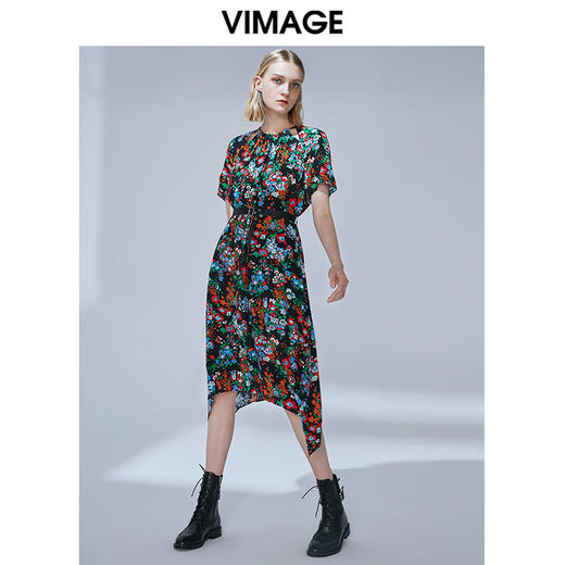 VIMAGE纬漫纪秋季新款镂空挂脖圆领复古印花收腰连衣裙女显瘦V1407008 商品图1