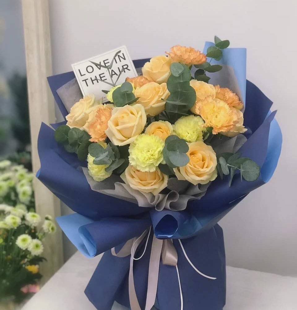 一份真情   香槟玫瑰混搭插花泥花束