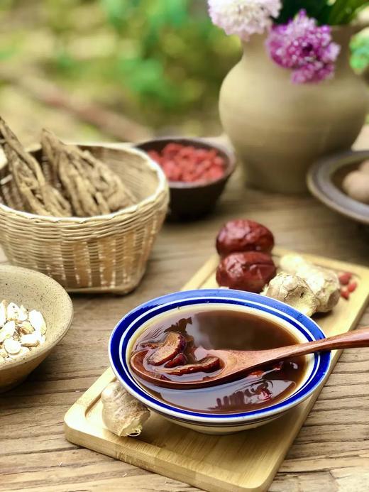 甄选每一道好料，姜枣膏纯手工熬制，甄选云南头道老黑糖 农场自产窖藏的老姜 中宁无硫枸杞 福建莆田龙眼肉，男女都可以喝 520g/瓶 商品图9