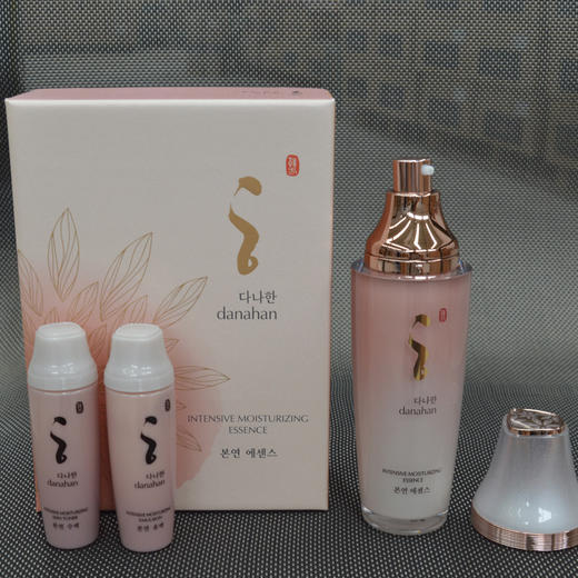 多娜娴水润保湿精华液礼盒(精华液50ml 爽肤水31ml 乳液31ml)