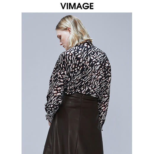 VIMAGE纬漫纪秋款时尚复古高领系带泡泡袖印花衬衫女上衣V1413009 商品图3