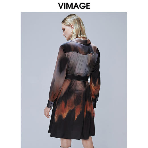VIMAGE纬漫纪秋季新款时尚个性扎染撞色印花收腰衬衫连衣裙女V1407009 商品图3