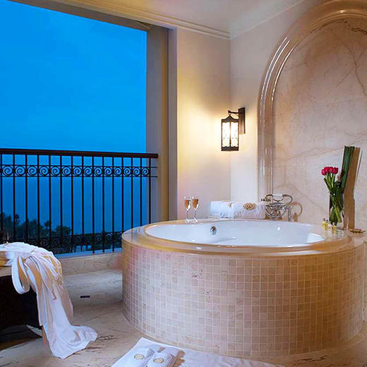 恋海假期 三亚湾皇冠假日度假酒店亲子套餐 情侣套餐 享自助早餐 店内旅拍 玩乐礼包 商品图3