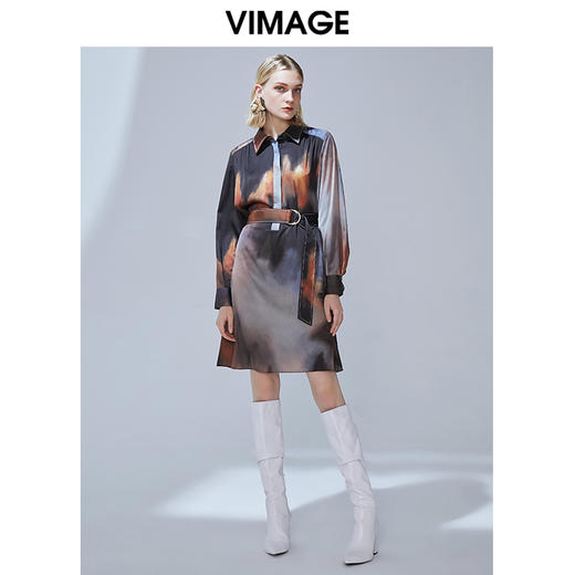 VIMAGE纬漫纪秋季新款时尚个性扎染撞色印花收腰衬衫连衣裙女V1407009 商品图1