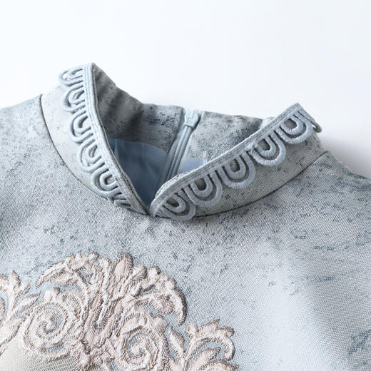 XXY-QF-180826提花中长款复古立领七分袖修身旗袍 商品图3