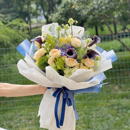 香槟玫瑰混搭花束 商品图0