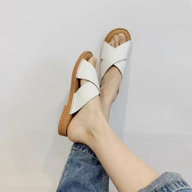 夏日bi备超软超舒适不磨脚牛皮交叉平底凉拖鞋 三天无理由退换