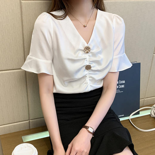 YXF-6960气质新款心机V领设计感小众百搭洋气衬衣 商品图0