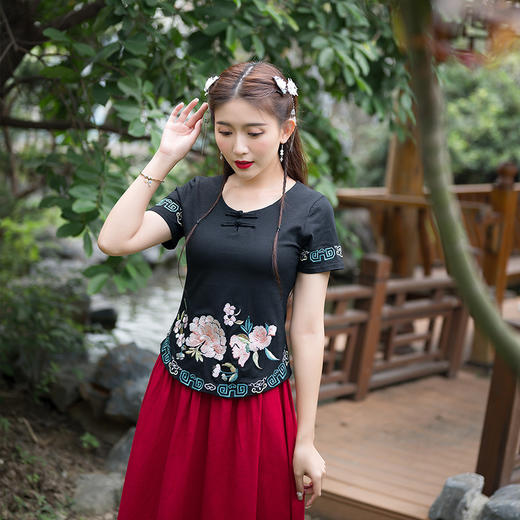 HYK-F6542民族风绣花t恤夏季短袖新款修身圆领棉混纺上衣 商品图1