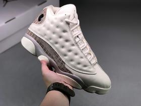 AJ13 HOF History Of Flight  鳄鱼皮白灰 货号：AQ1757 004 尺码：40.5 41 42 42.5 43 44 44.5 45 46 47.5