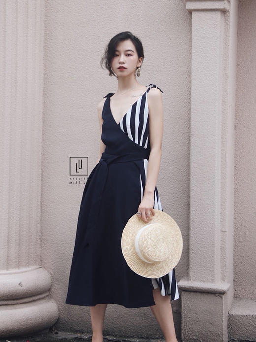 AtelierMissLu-「肩头小雀跃」藏青条纹蝴蝶结裹身裙-0000633 商品图0