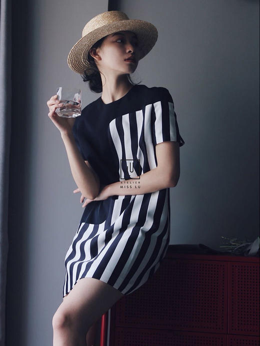 AtelierMissLu-「复古大气场」 藏青条纹复古宽身裙-0000619 商品图3