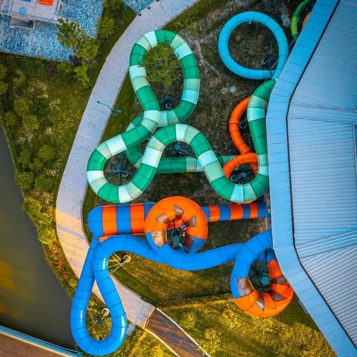 森泊水乐园暖冬盛大开启全场恒温劲爆嗨浪30大型水上游乐项目温暖一个