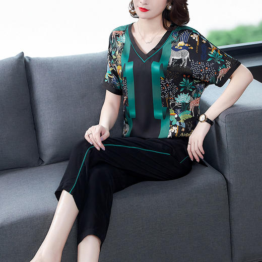 AHM-qyy9820夏新款贵夫人时尚印花T恤+小脚哈伦裤两件套 商品图0
