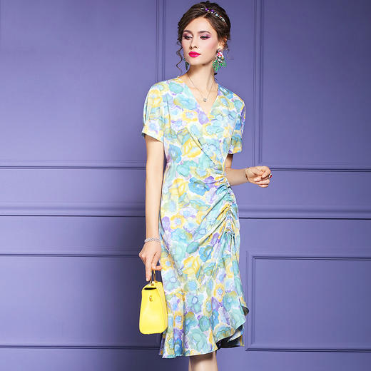 FMY-F20XL32991夏装洋气减龄V领修身褶皱鱼尾印花连衣裙 商品图2