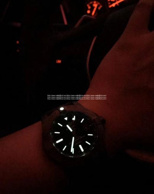 『瑞士进口机芯』细节满分💯，300m防水，原单百年灵经典复仇者系列，它有个响亮的名字：黑鸟侦察机，表盘尺寸44mm，最吸引人的当属它的外壳，深枪色的壳套镀层采用真空离子电镀技术，也就是用高压把颜色 商品图1