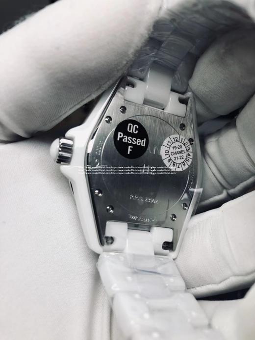 KOR 厂出品 韩版CHANEL J12香奈儿INTENSE 重置加强版，采用和正品一致的最新技术，韩国进口陶瓷加工设备，和正品一致的钢化精密陶瓷，整表和正品颜色完全相同。附带正品代购，整套包装，十年 商品图11