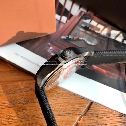 『瑞士进口机芯』细节满分💯，300m防水，原单百年灵经典复仇者系列，它有个响亮的名字：黑鸟侦察机，表盘尺寸44mm，最吸引人的当属它的外壳，深枪色的壳套镀层采用真空离子电镀技术，也就是用高压把颜色 商品图7