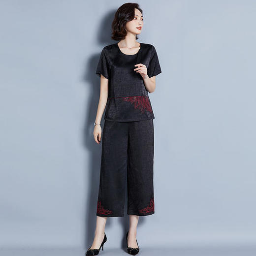 AHM-yh205新款复古气质妈妈装刺绣提花套装 商品图2