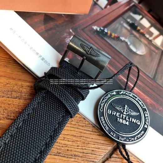 『瑞士进口机芯』细节满分💯，300m防水，原单百年灵经典复仇者系列，它有个响亮的名字：黑鸟侦察机，表盘尺寸44mm，最吸引人的当属它的外壳，深枪色的壳套镀层采用真空离子电镀技术，也就是用高压把颜色 商品图5