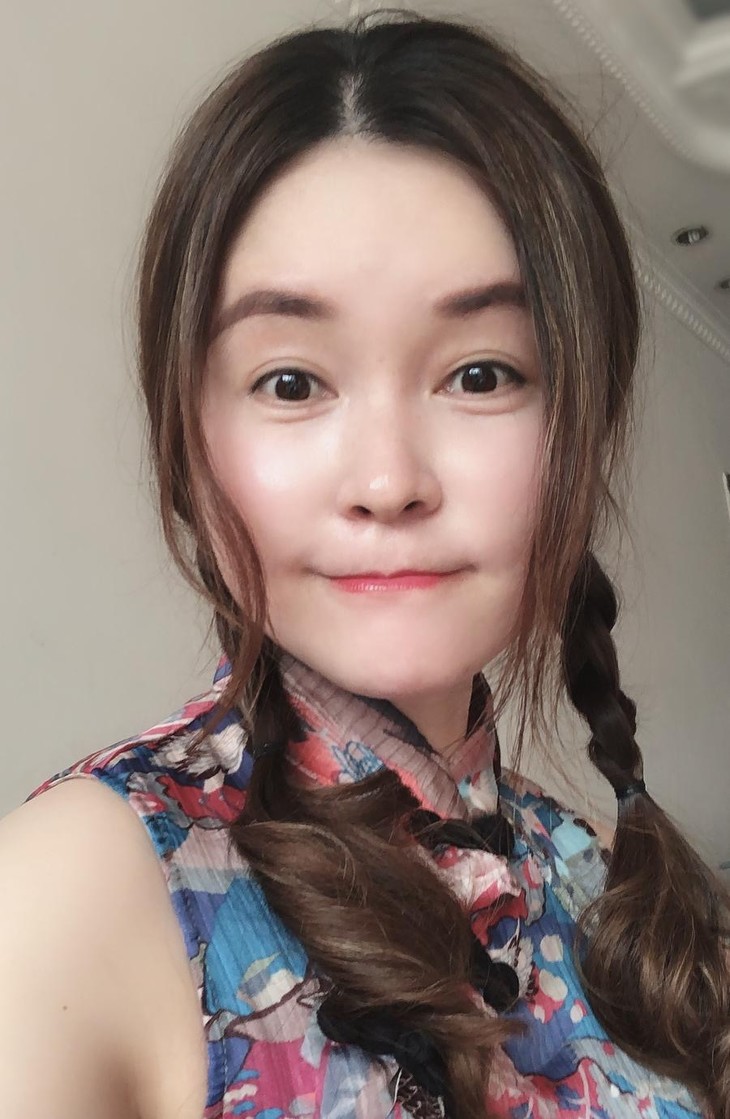 素颜美人都在用水润素颜霜轻薄自然提亮隐匿瑕疵更养肤质地清透不假白