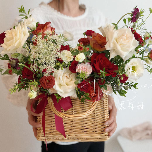 花艺 馨悦红色蕾丝T型手提花篮 商品图1