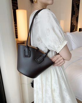 【大促，不退不换】 大牛工厂 bv 深棕色菜篮子 手拎/单肩包 CQ1045