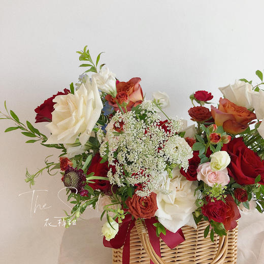 花艺 馨悦红色蕾丝T型手提花篮 商品图3