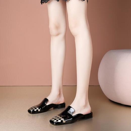 OLD-207真皮包头中跟亮皮方头后空粗跟百搭拖鞋 商品图2