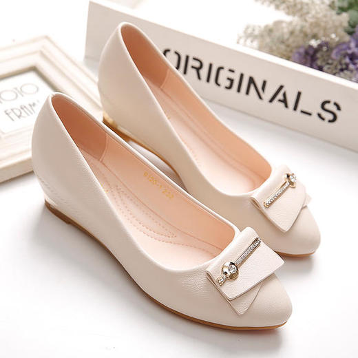 W-6586新款坡跟时尚百搭工作休闲平底豆豆软底小皮鞋 商品图0