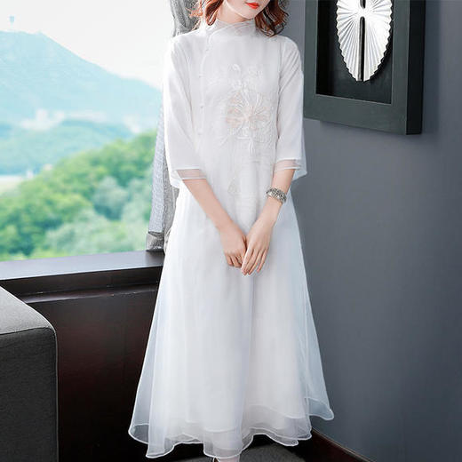 DEO-2GC20130新款妈妈装刺绣连衣裙 商品图3