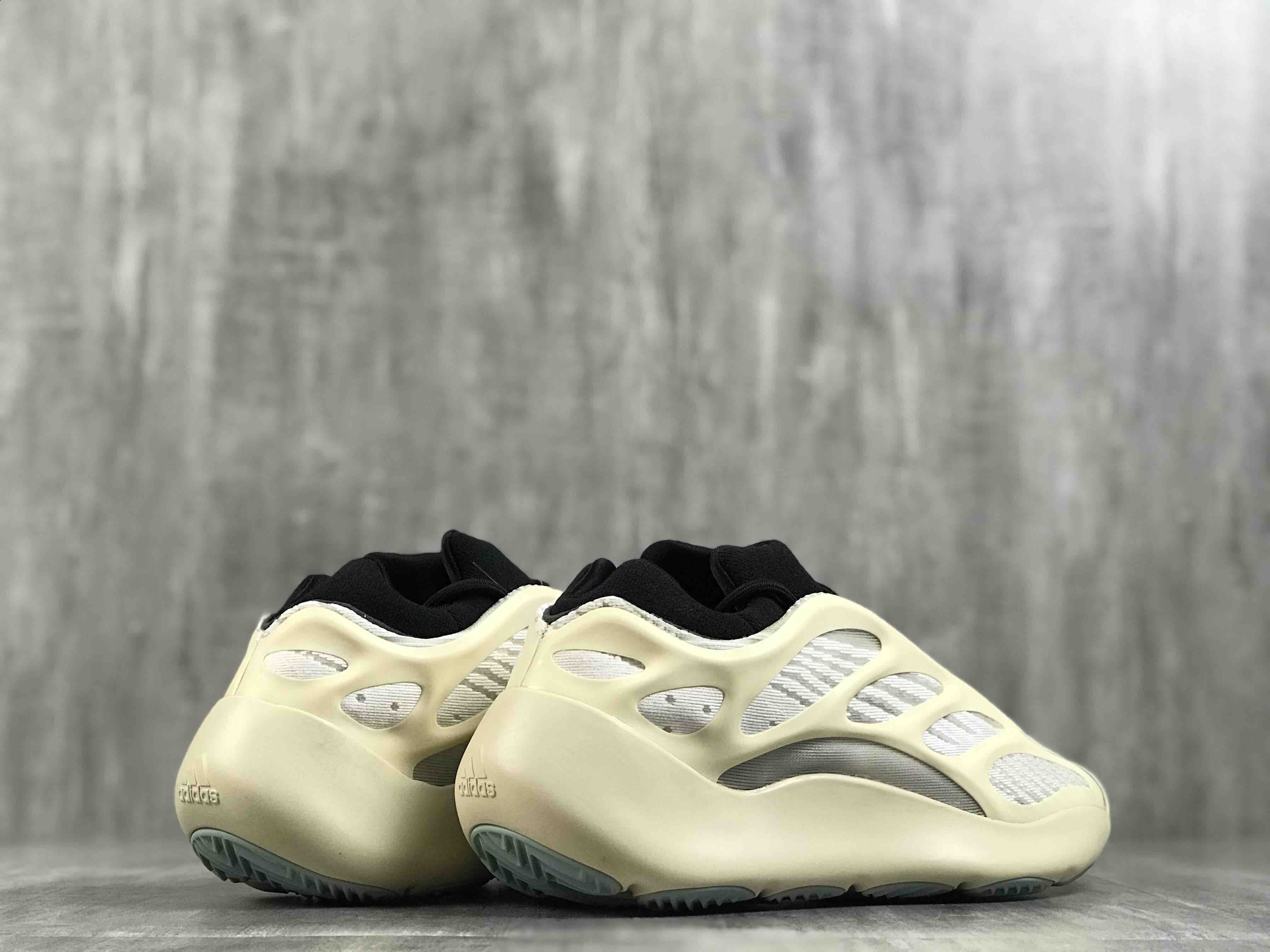 清仓yeezy 700 v3 azael 椰子700v3 夜光异形乳白色黑色老爹鞋