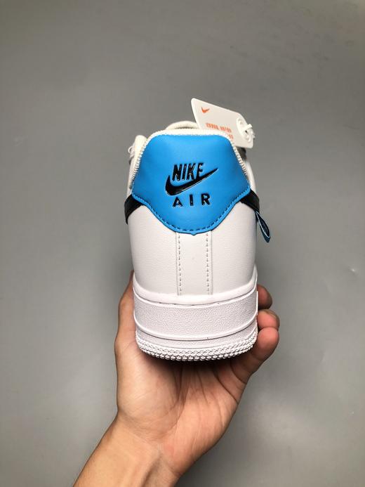 耐克Nike 似乎有着无穷的创意，不断推出的新配色总不乏惊喜。World wide 地球🌐，鞋身上的细节也格外抢眼。而最大亮还当属后跟位置 Swoosh 下方点缀的蓝色标 商品图2