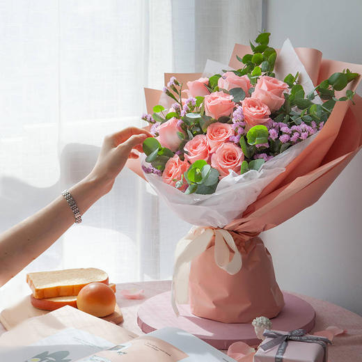 11枝红粉玫瑰混搭精美花束送女友老婆爱人暗恋对象生日告白求婚七夕