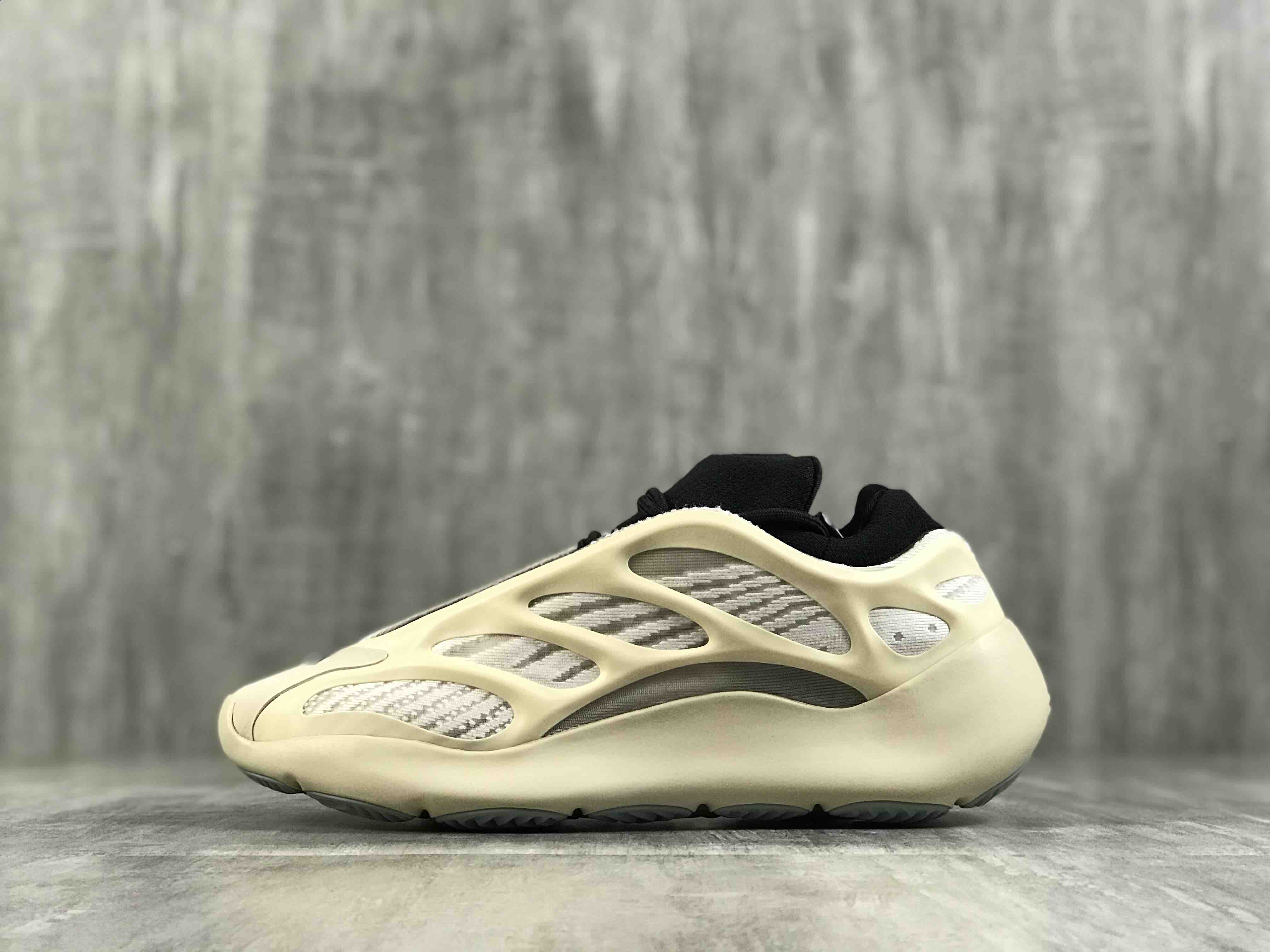 清仓yeezy 700 v3 azael 椰子700v3 夜光异形乳白色黑色老爹鞋