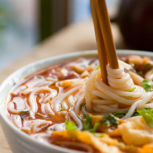 水煮型螺蛳粉先生 够味的一碗粉 无化学添加的米粉 螺蛳鲜香汤底 7厘米大腐竹 精心制作 商品图1