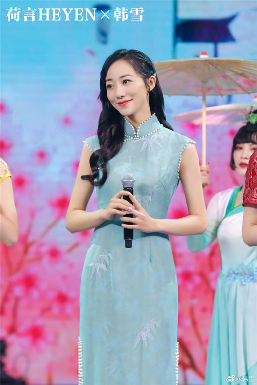 【明星同款】荷言HEYEN 水迢迢 天水碧色非遗花罗旗袍花瓣袖手工钉珠高级定制 商品图4