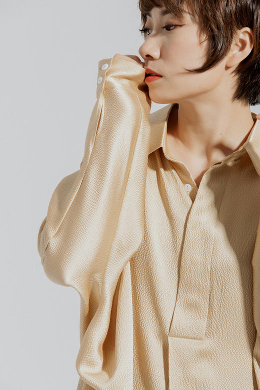 五折款北欧风极简泡泡缎真丝中长款衬衫sht20ss62