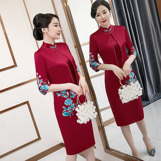 QQ-9735新款高贵复古醋酸缎刺绣宴会旗袍 商品图2