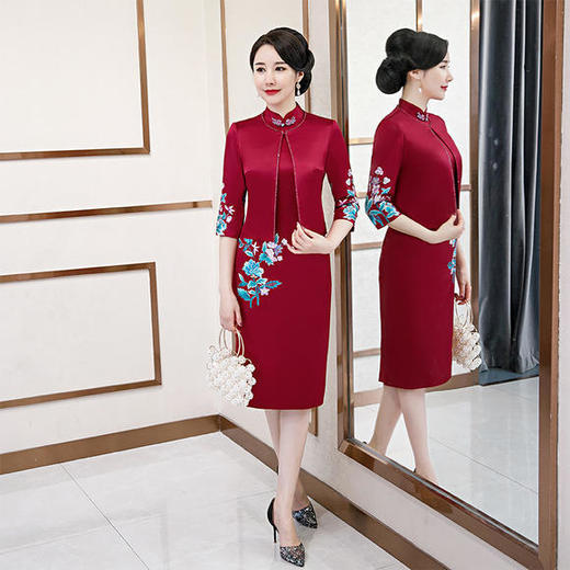 QQ-9735新款高贵复古醋酸缎刺绣宴会旗袍 商品图0